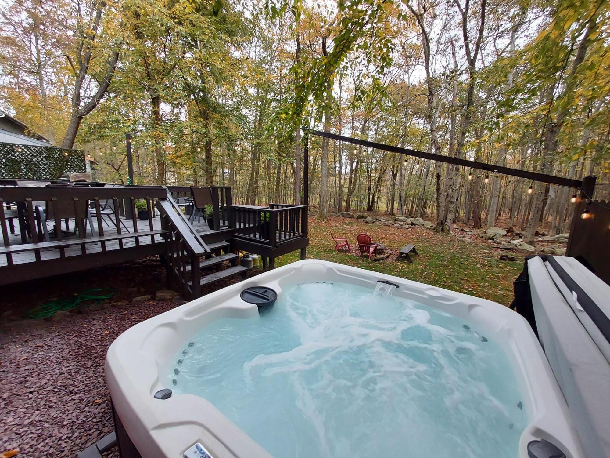 Chalet Renovated Near Casino, Camelback , Kalahari 4Bdrms Firepit Hot Tub Game Room Tobyhanna Exterior photo